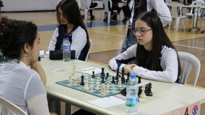 国际象棋爱好者齐聚恰纳卡莱