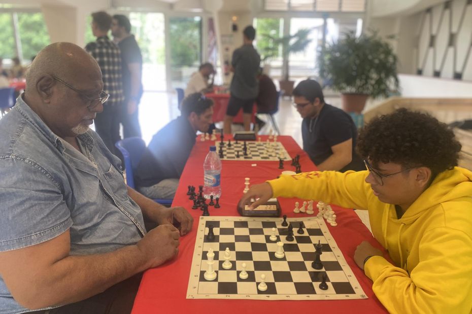 努美阿市的国际象棋锦标赛汇聚了几代人